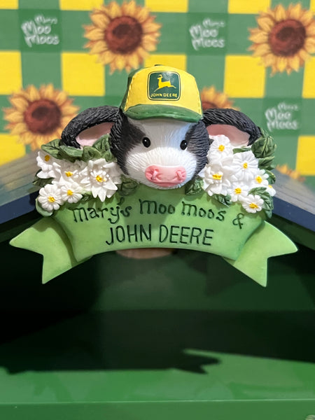 CHRISTMAS BARN DISPLAY