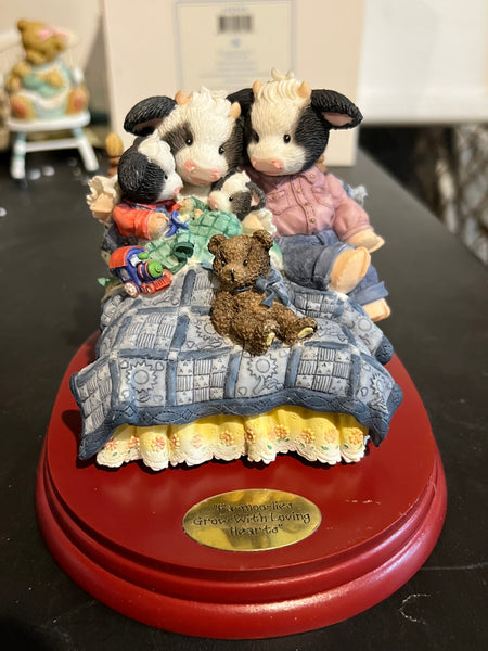 FA-MOO-LIES GROW WITH LOVEING HEARTS